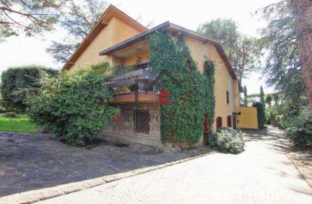 Villa di 460 msup2 con piugrave di 5 locali e box auto in vendita a Marino