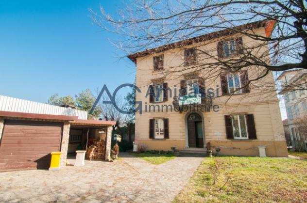 Villa di 500 msup2 con piugrave di 5 locali e box auto doppio in vendita a Alzano Lombardo