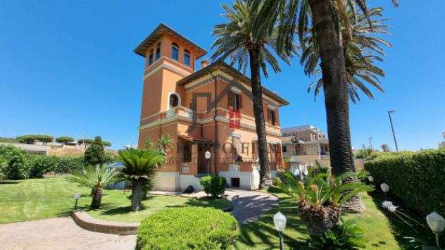 Villa di 530 msup2 con piugrave di 5 locali e box auto in affitto a Santa Marinella
