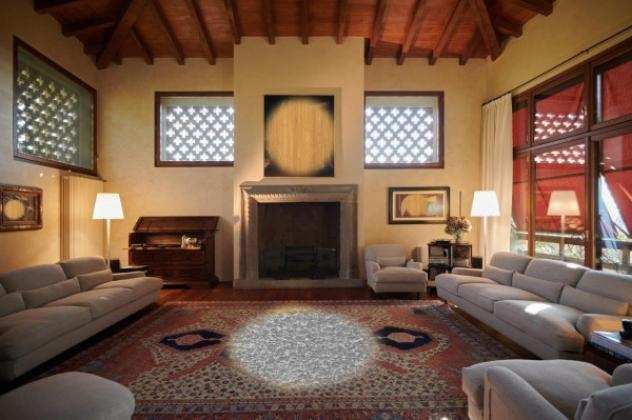 Villa di 550 msup2 con piugrave di 5 locali in vendita a Bergamo