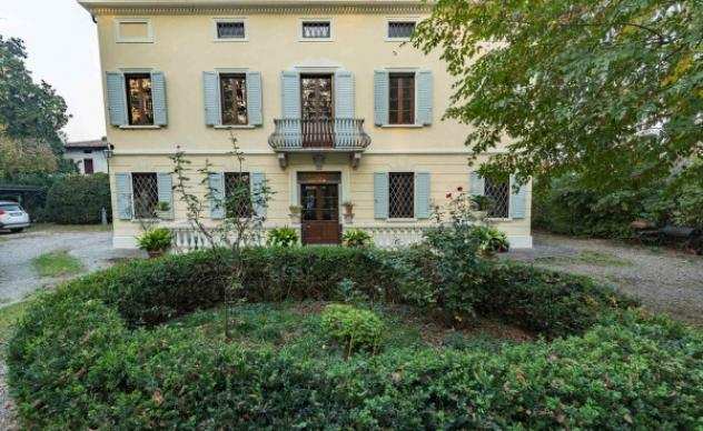 Villa di 550 msup2 con piugrave di 5 locali in vendita a Modena