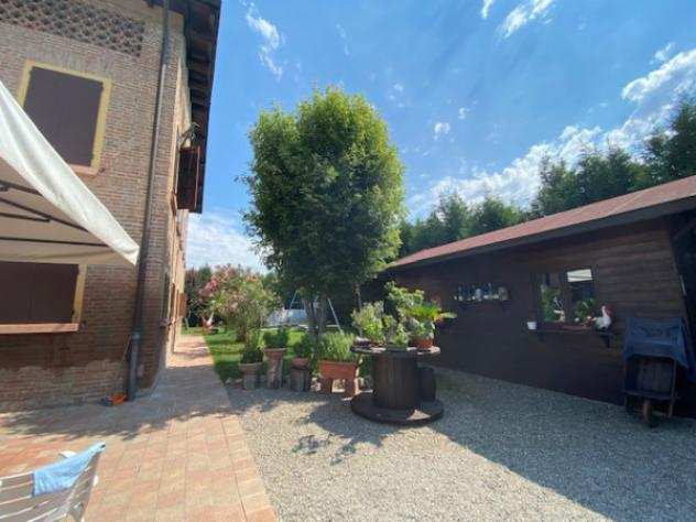 Villa di 700 msup2 con piugrave di 5 locali in vendita a Modena