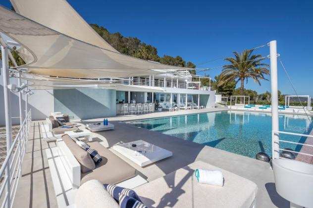 Villa di 727 msup2 con piugrave di 5 locali in affitto a Eivissa