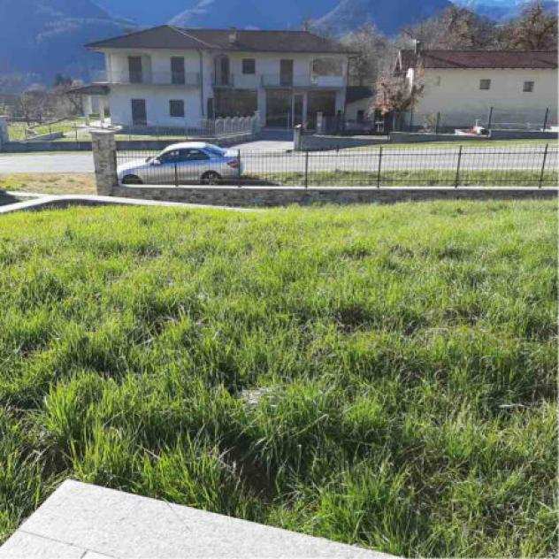 Villa di 750 msup2 con piugrave di 5 locali e box auto doppio in vendita a Roccabruna