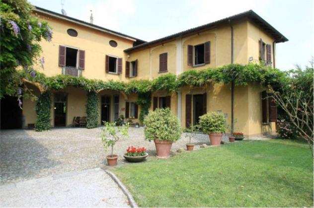 Villa di 800 msup2 con piugrave di 5 locali in vendita a Garbagnate Monastero