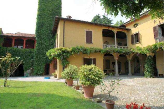 Villa di 800 msup2 con piugrave di 5 locali in vendita a Garbagnate Monastero