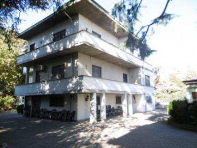 Villa di 800 msup2 con piugrave di 5 locali in vendita a Reggio Emilia