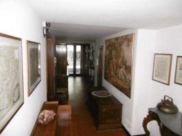 Villa di 800 msup2 con piugrave di 5 locali in vendita a Reggio Emilia