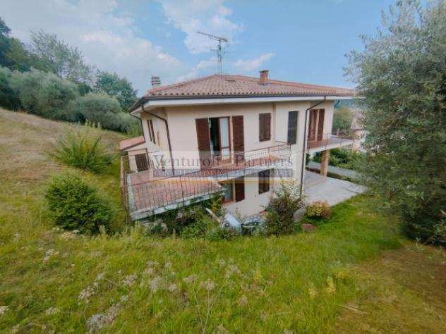 Villa di 868 msup2 con 5 locali in vendita a Gavardo