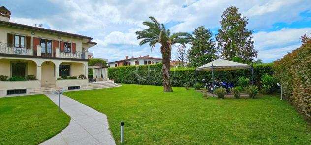 Villa in affitto a Forte Dei Marmi - 10 locali 240mq