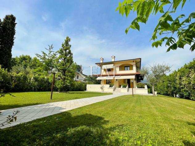 Villa in affitto a Forte Dei Marmi - 10 locali 300mq