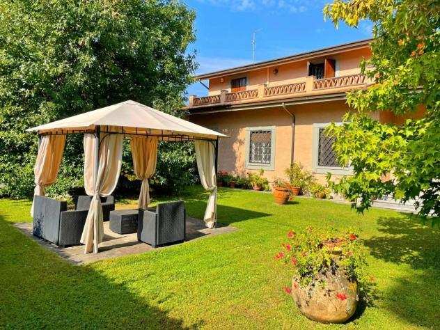 Villa in affitto a Forte Dei Marmi - 6 locali 220mq