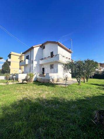 Villa in vendita a Anzio, Lavinio Piazza del Consorzio