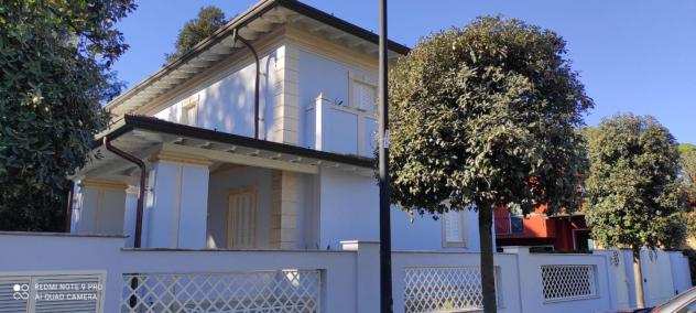 Villa in vendita a Camaiore 200 mq Rif 1236468
