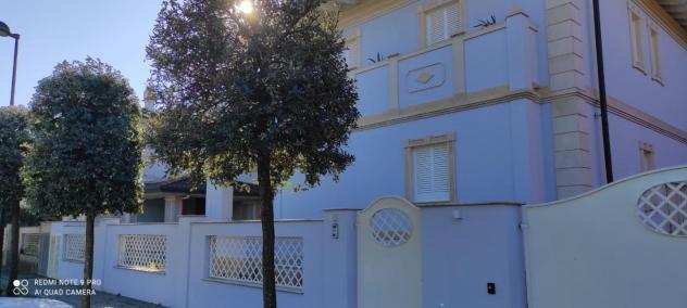 Villa in vendita a Camaiore 200 mq Rif 1236468