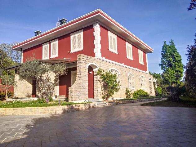 Villa in vendita a Camaiore 420 mq Rif 1132069