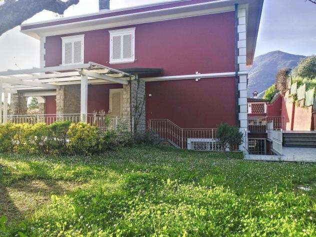 Villa in vendita a Camaiore 420 mq Rif 1132069