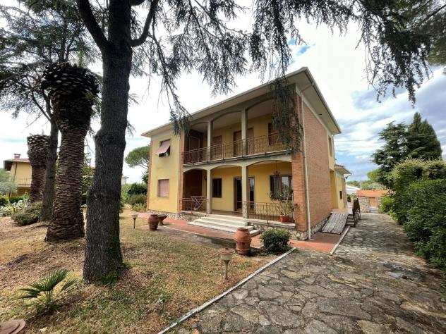Villa in vendita a Cecina 400 mq Rif 982756