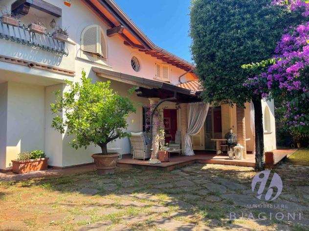 Villa in vendita a FIUMETTO - Pietrasanta 180 mq Rif 1082939