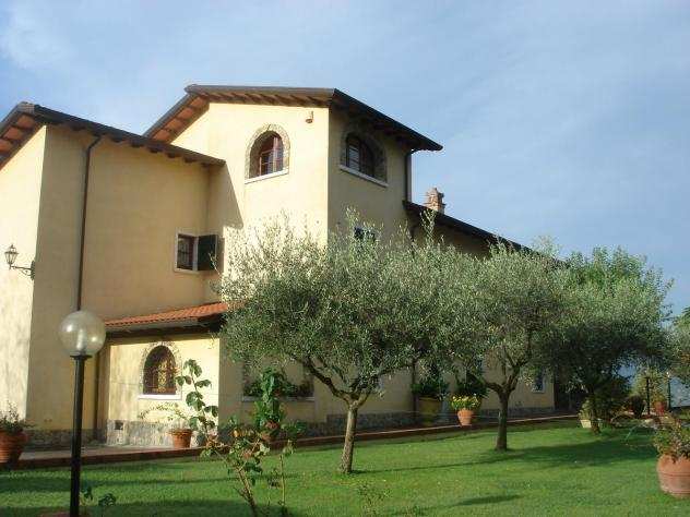 Villa in vendita a ISOLA - Luni 450 mq Rif 899781