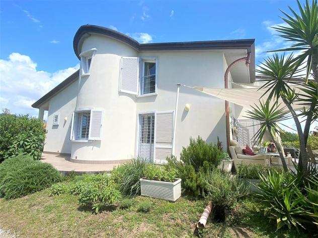 Villa in vendita a Marina di Carrara - Carrara 200 mq Rif 1140826