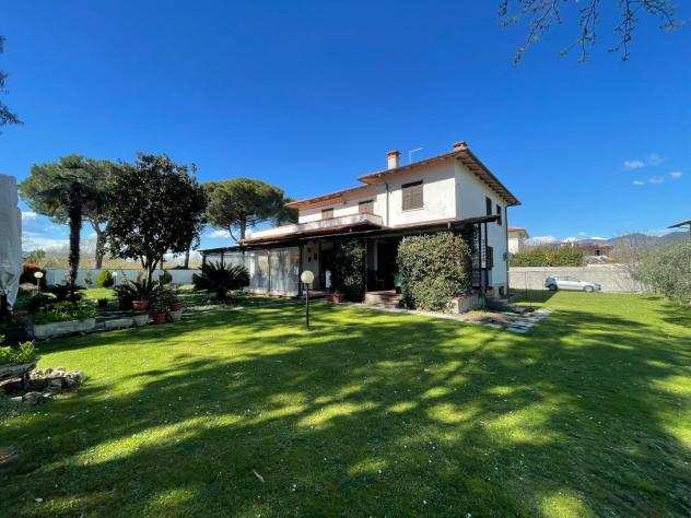 Villa in vendita a MARINA DI CARRARA - Carrara 300 mq Rif 1122559