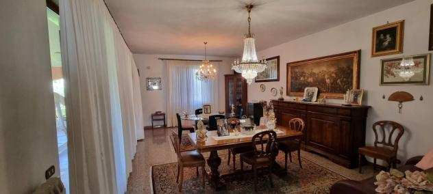 Villa in vendita a MARINA DI CARRARA - Carrara 350 mq Rif 1132272