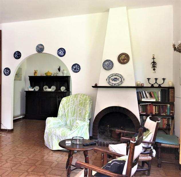 Villa in vendita a MARINA DI MASSA - Massa 150 mq Rif 1015701