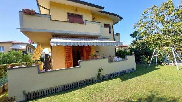 Villa in vendita a MARINA DI MASSA - Massa 180 mq Rif 1213317
