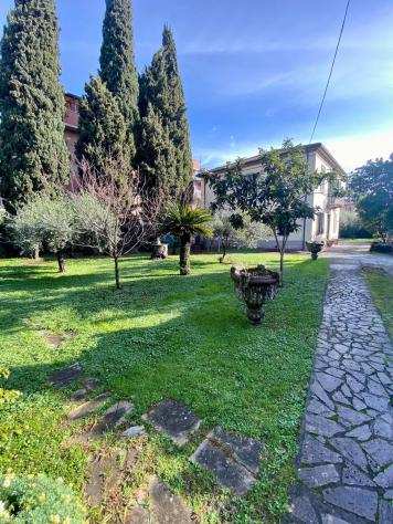 Villa in vendita a Massa 300 mq Rif 1023043