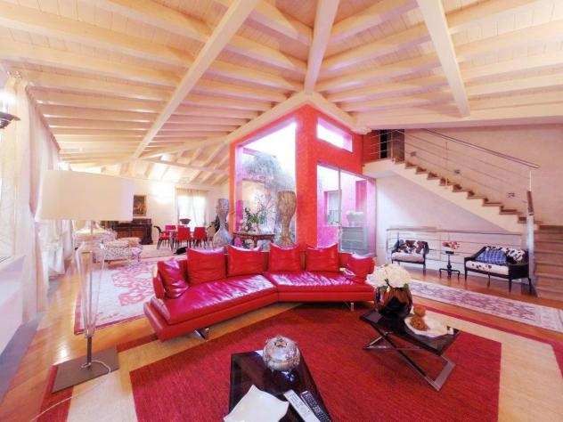 Villa in vendita a MONTE SAN QUIRICO - Lucca 700 mq Rif 774696