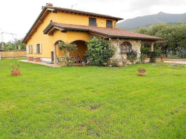 Villa in vendita a Montiscendi - Pietrasanta 300 mq Rif 1058519