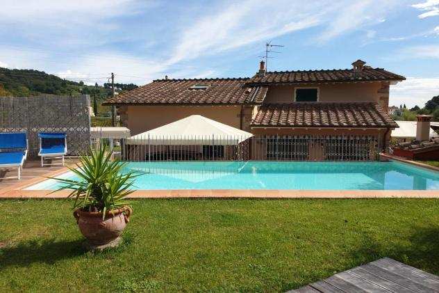 Villa in vendita a MUTIGLIANO - Lucca 300 mq Rif 945847