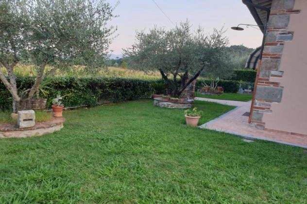 Villa in vendita a MUTIGLIANO - Lucca 300 mq Rif 945847