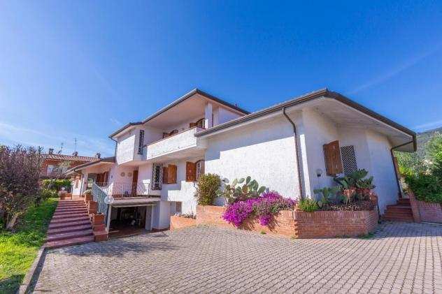 Villa in vendita a Pietrasanta 600 mq Rif 1107010