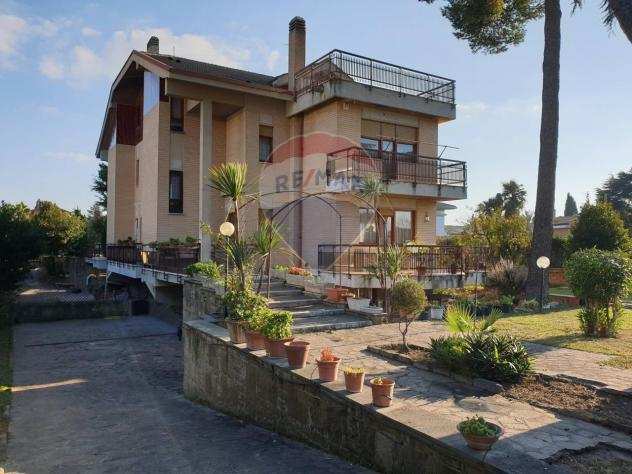 Villa in vendita a Roma - 7 locali 330mq