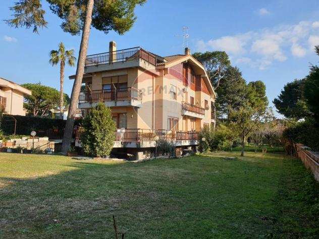 Villa in vendita a Roma - 7 locali 330mq