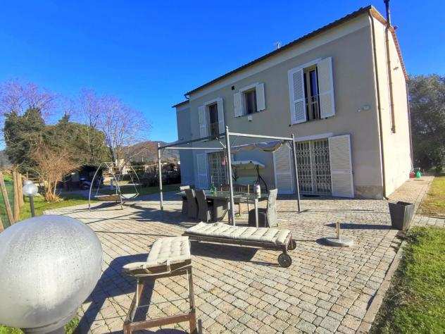 Villa in vendita a San Giuliano Terme 270 mq Rif 1087839