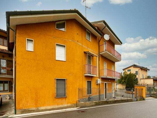 Villa in vendita a Veduggio Con Colzano - 6 locali 250mq