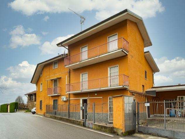 Villa in vendita a Veduggio Con Colzano - 6 locali 250mq