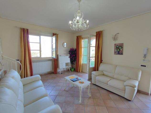 Villa in vendita a Viareggio 300 mq Rif 1094655