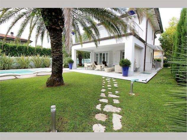 Villa in vendita a Vittoria Apuana - Forte dei Marmi 350 mq Rif 1251179