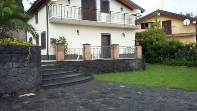 Villa Indipendente alle pendici dellEtna,Con Camino amp Forno a pietra