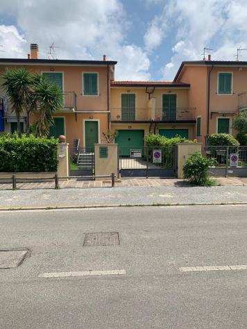 Villetta a schiera in vendita a CAPEZZANO PIANORE - Camaiore 170 mq Rif 940569