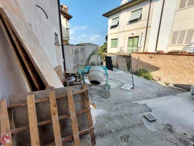 Villetta bifamiliare in vendita a Capezzano Pianore - Camaiore 164 mq Rif 1177416