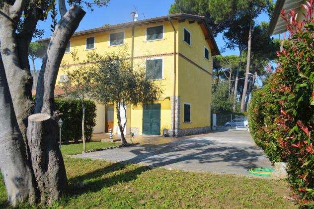 Villetta bifamiliare in vendita a MARINA DI PIETRASANTA - Pietrasanta 170 mq Rif 1012986