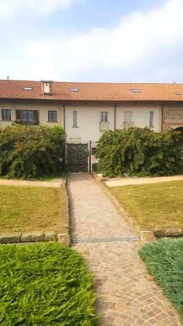 Villetta con giardinocortile e garage