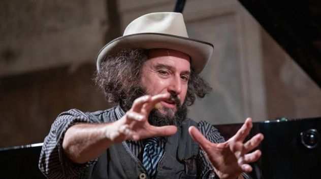 Vinicio Capossela Con i tasti che ci abbiamo