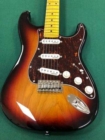 VINTAGE - V6 Reissued Sunset Sunburst - - Chitarra elettrica