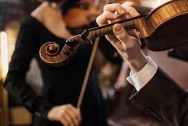 Violinista classica e professionista per matrimoni Aosta